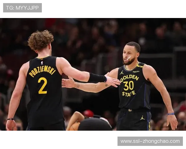 波杰姆斯基20+8扛起勇士，库里缺席逼出新星